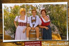 Gru von Besuchern des Groheurigen Pfaffsttten